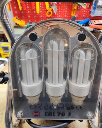 lampada da lavoro con multi presa da cantiere