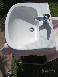 Lavandino e bidet in ceramica