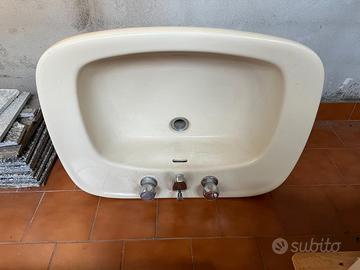 Lavabo Pozzi Ginori colore beige