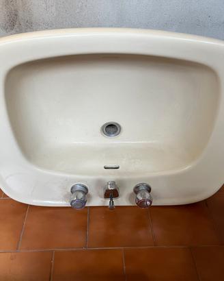Lavabo Pozzi Ginori colore beige