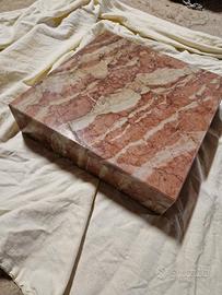 Piedistallo in marmo