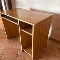 Scrivania in legno