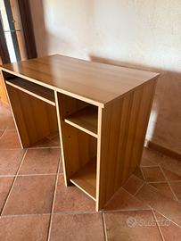 Scrivania in legno