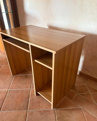 Scrivania in legno