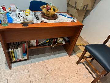 Scrivania con sedia