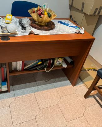 Scrivania con sedia