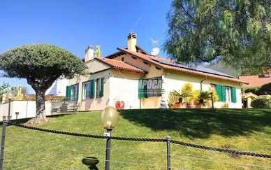 VILLA UNIFAMILIARE CON GIARDINO