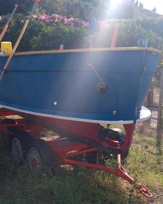 Barca a motore da diporto in vetroresina