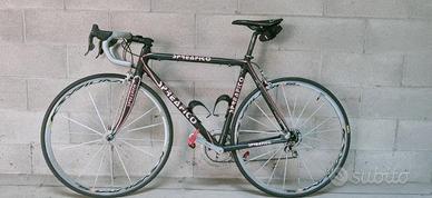 Bicicletta da corsa in carbonio