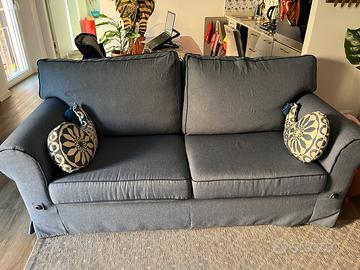 Divano azzurro carta da zucchero Ricci Casa