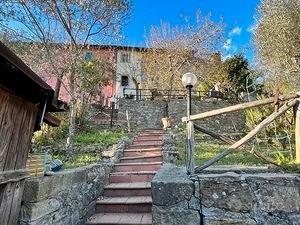 Porzione di casa colonica a Santa Brigida