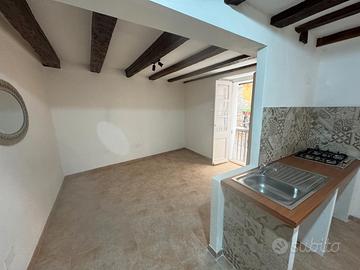 Bilocale luminoso nel quartiere Castello