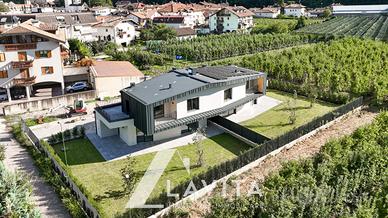 Nuova villa a schiera con giardino a Salorno