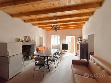 CASA SEMINDIPENDENTE A BIENNO