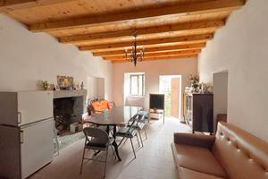 CASA SEMINDIPENDENTE A BIENNO