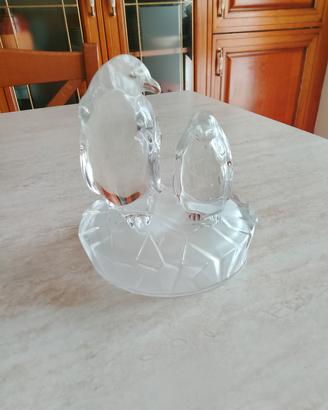 soprammobile in vetro raffigurante due pinguini 