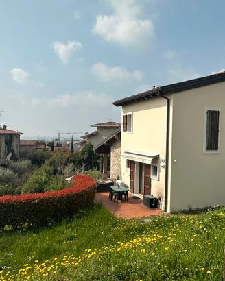 Lonato villa indipendente in panoramica