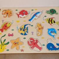 Puzzle di legno con pioli