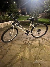 Bici 26 uomo mtb sella comoda Campanello Luci Led