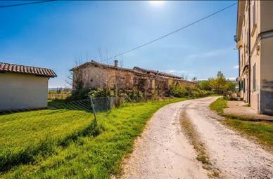 Rustico 400mq su lotto 1000mq