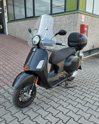 Vespa GTS 300 hpe Super Sport