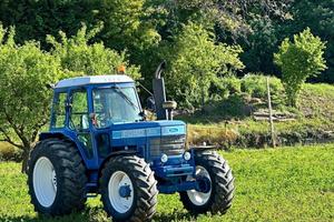 Trattore Ford 8210 targato 4rm cabina libretto tur