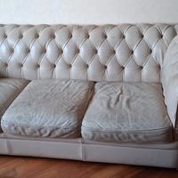Divano in pelle tre posti modello Chesterfield
