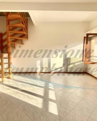 Appartamento di 100 m² con 5 locali a Cecina