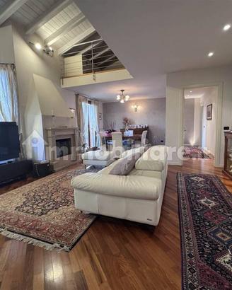 Appartamento di 210 m² con 5 locali e box auto dop