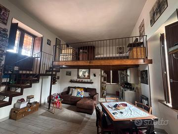Monteruscello, monolocale soppalcato con terrazza