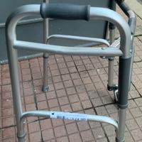 Carrello per deambulare richiudibile