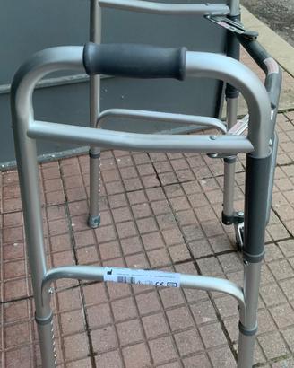 Carrello per deambulare richiudibile