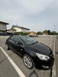 Opel Astra J 2011