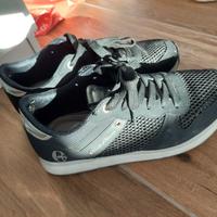 Scarpe ginnastica nere di marca n. 39