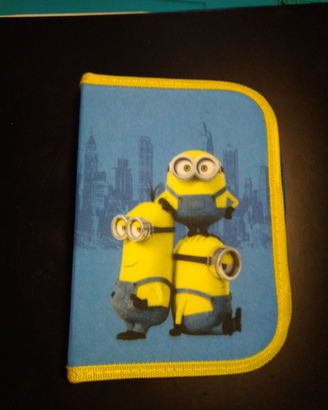 Lotto astucci e zainetto minions