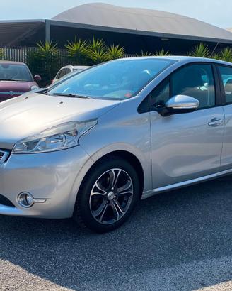 Peugeot 208 1.4 HDi 68 CV 5 porte Allure