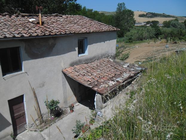 Antico mulino ad acqua con ettaro di terreno