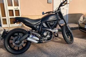 Ducati scrambler total black