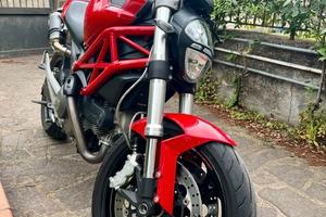 Ducati Monster 696 2012
