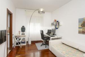 AMPIO 2 LOCALI CON BALCONE
