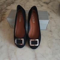 Ballerina da donna, nere con fibbia e brillantini,