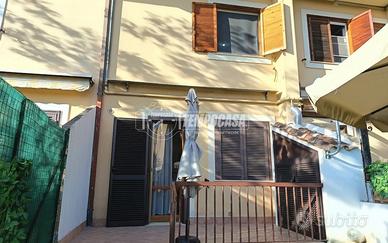 Villino a Schiera con Giardino e Sala Hobby