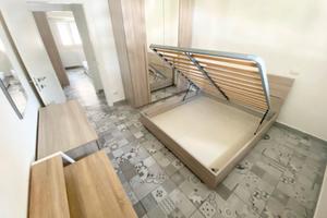 Camera per ragazza vicino M1