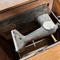 Macchina da cucire a pedale