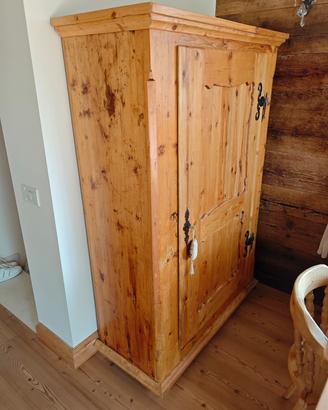 Armadio dispensa in stile country/montagna 