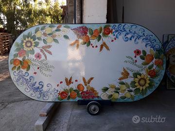 Tavolo in pietra lavica delletna dipinto a mano.