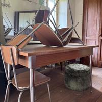 cucina  tavolo e sedie 