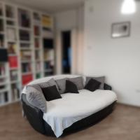 DIVANO OVALE IN ECOPELLE