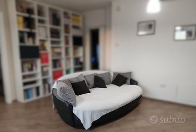 DIVANO OVALE IN ECOPELLE