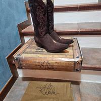 Stivali Sendra in pelle esotica, edizione limitata